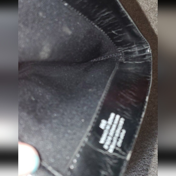 Aerosoles shiny leather black booties 9 zip up kitten heel small defects Read - Picture 9 of 12